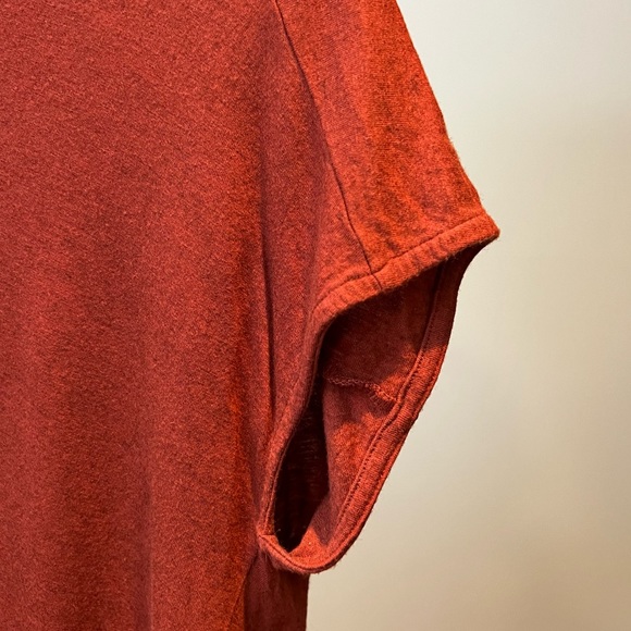 Minimum T-Shirt with Open Back - Picture 3 of 8